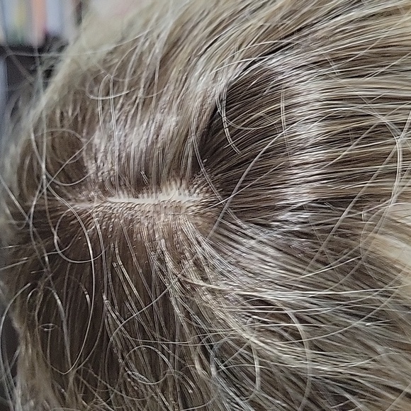 Wig 24in - Picture 6 of 10